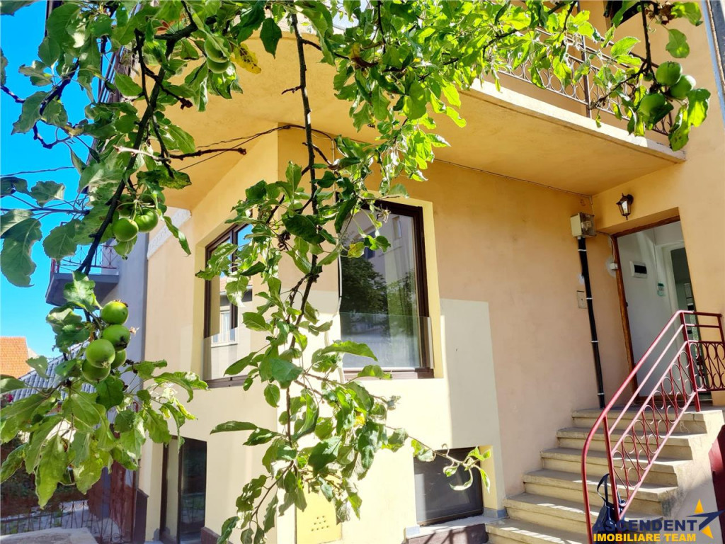 Casa amenajata cu stil, acces auto, curte, terase, zona Star