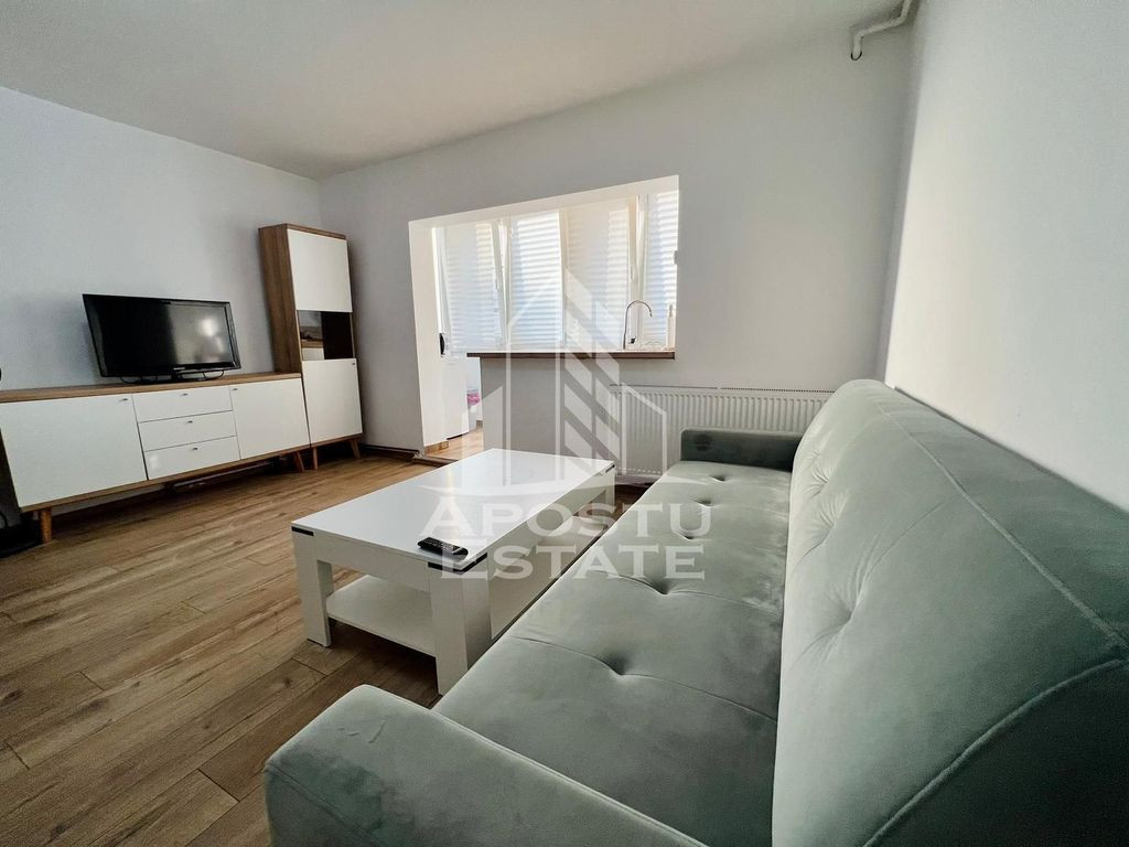 Apartament cu 3 camere, centrala proprie, zona Modern