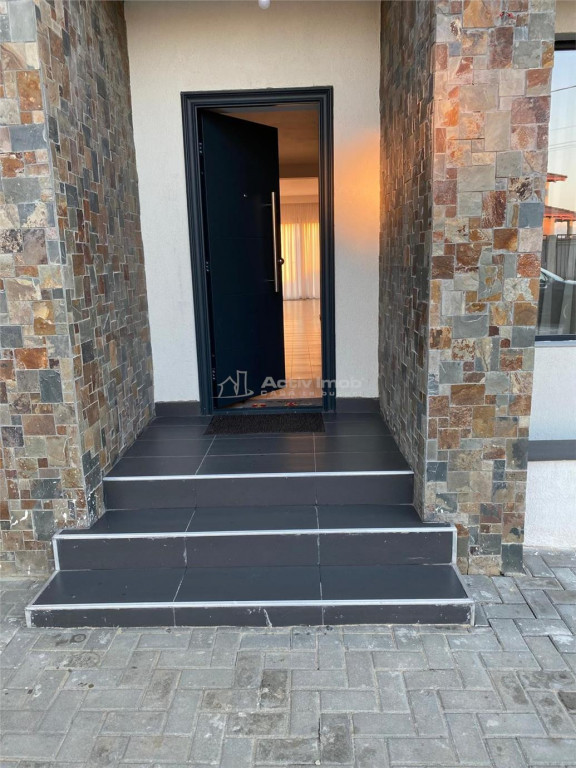 Exclusivitate - Casa P E, parte dintr-un duplex, an 2021 - z