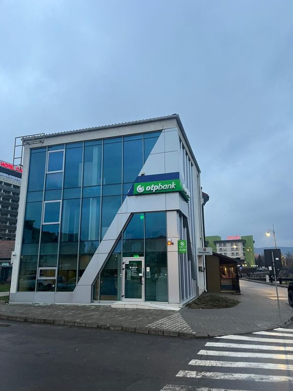 Clădire de vânzare în stațiunea Covasna, amplasare de...