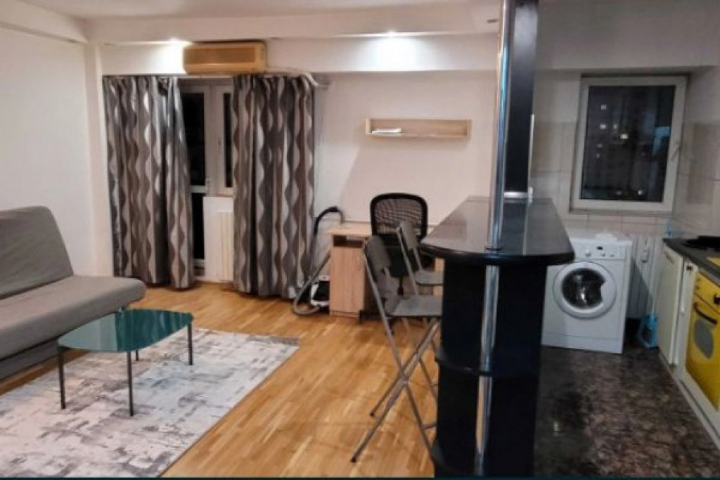 Garsoniera Piata Alba Iulia, Decebal