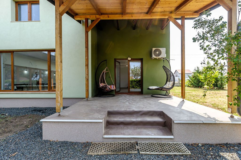 REDUCERE Casă nouă, spațioasă, în cartierul reziden?...