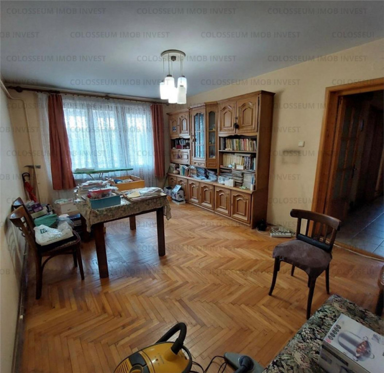 Apartament 4 camere, decomandat - zona Tractorul