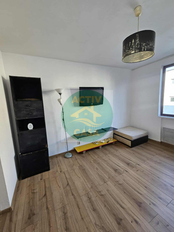 Garsoniera mobilata si utilata, etaj 3