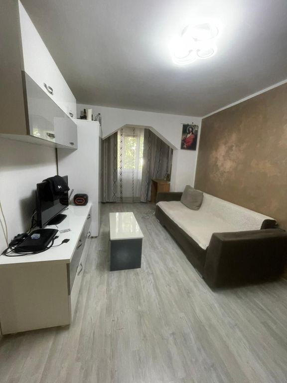 EXCLUSIVITATE - Apartament 2 camere semidecomandat