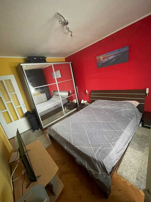 Ofer spre inchiriere apartament 2 camere decomandat – M...