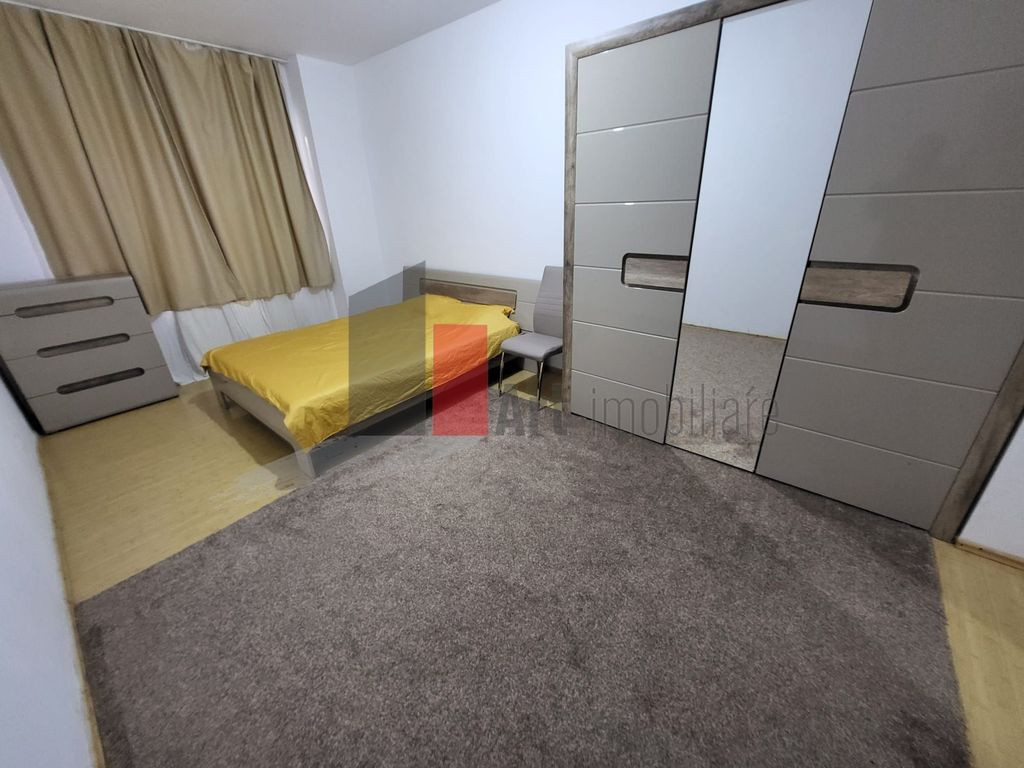 Apartament cu 3 camere de vanzare in zona Straulesti