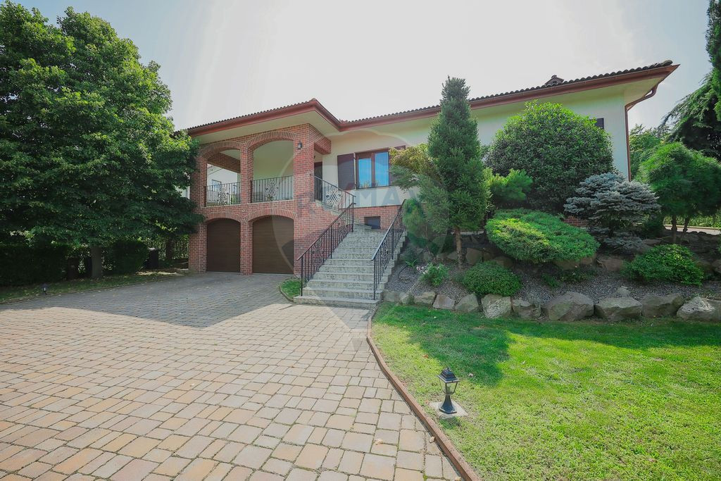 Vilă mediteraneană premium cu piscină, de vânzare, zo...