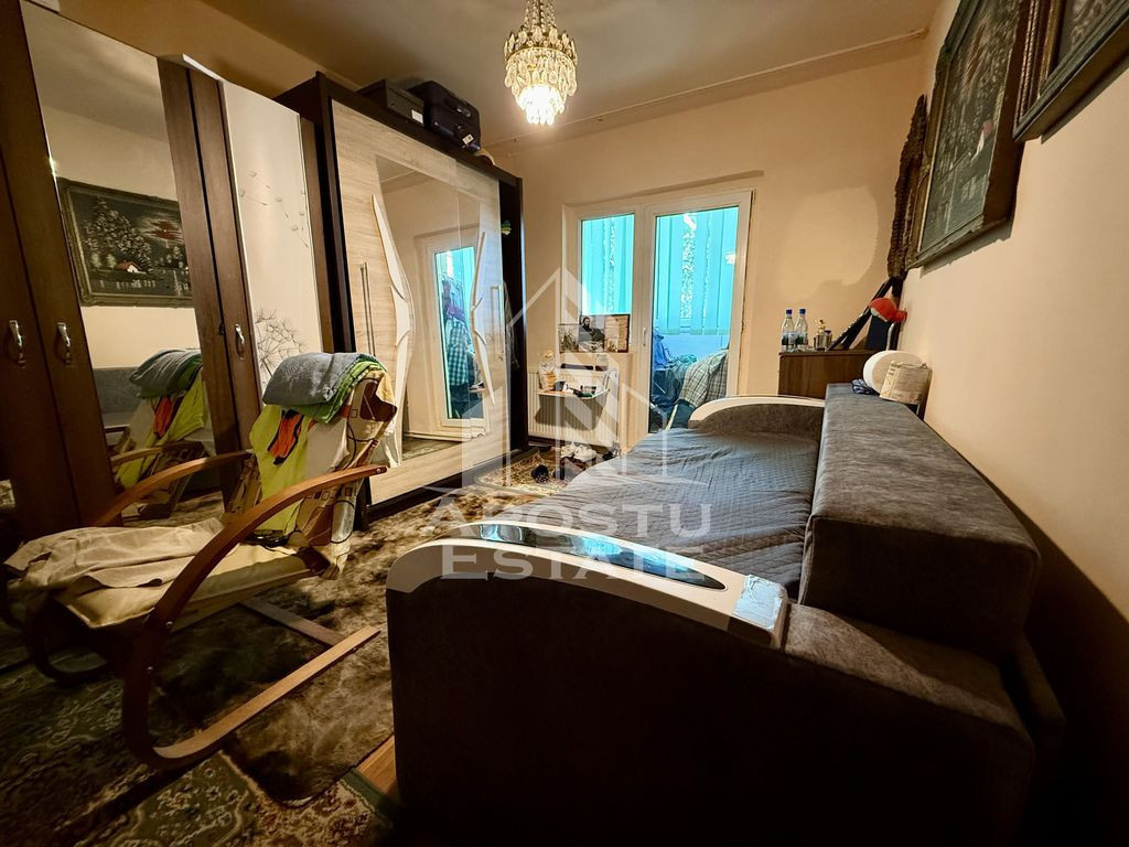 Apartament cu 3 camere, etajul 1, centrala proprie, zona ...