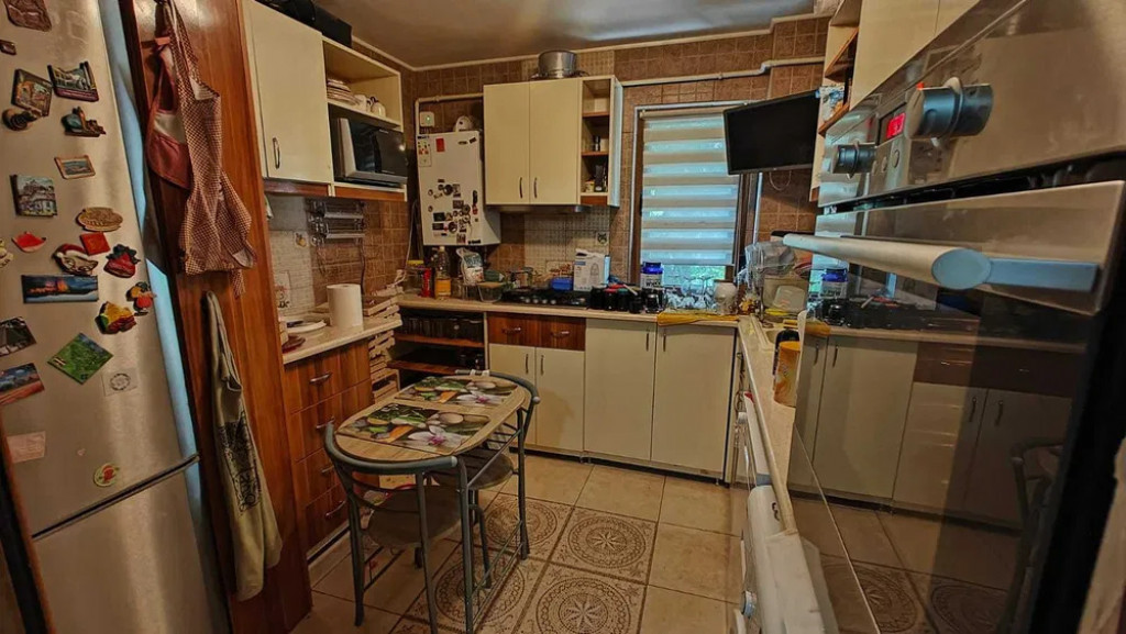 APARTAMENT 3 CAM, SEMIDECOMANDAT,ETAJUL 1, PODU ROS, PET FRI