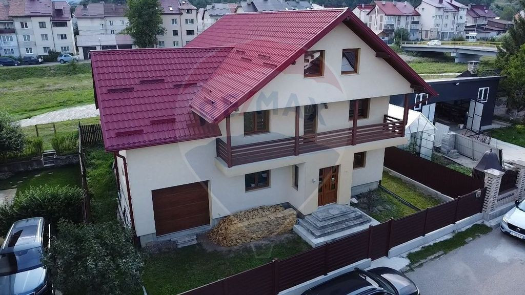 Casă / Vilă cu 5 camere de vânzare în zona Central Gu...