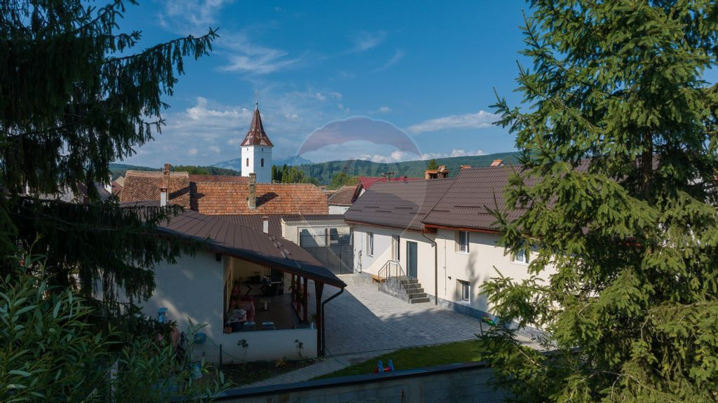 Casă / Vilă Săsească cu 6 camere de vânzare in Vulca...