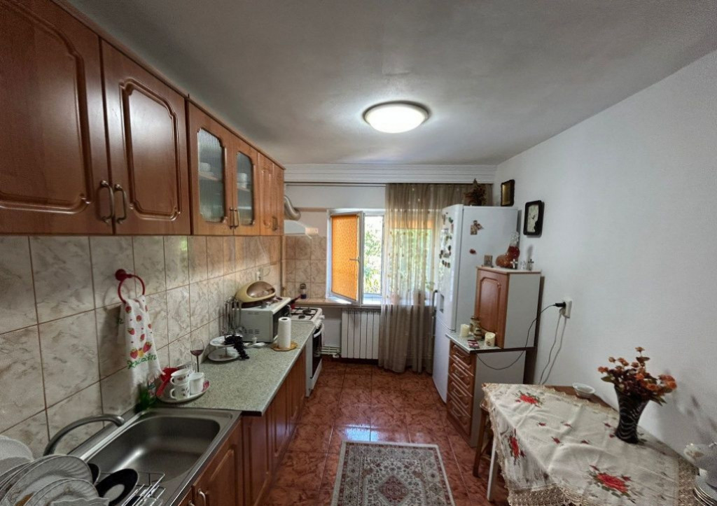 Apartament decomandat 3 camere -Tomis III