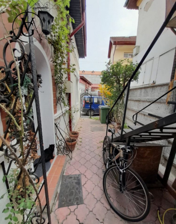 Apartament trei camere la curte - Gara de Nord