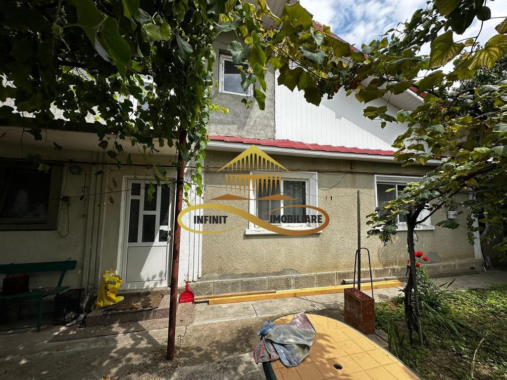 Casă individuală P+M în cartierul CFR Bacău 500 mp teren