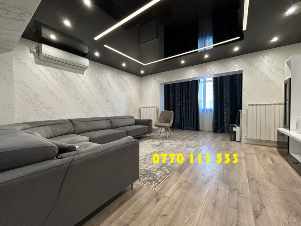 Apartament La Cheie, 2 camere Buzaului la B-uri, etaj 3