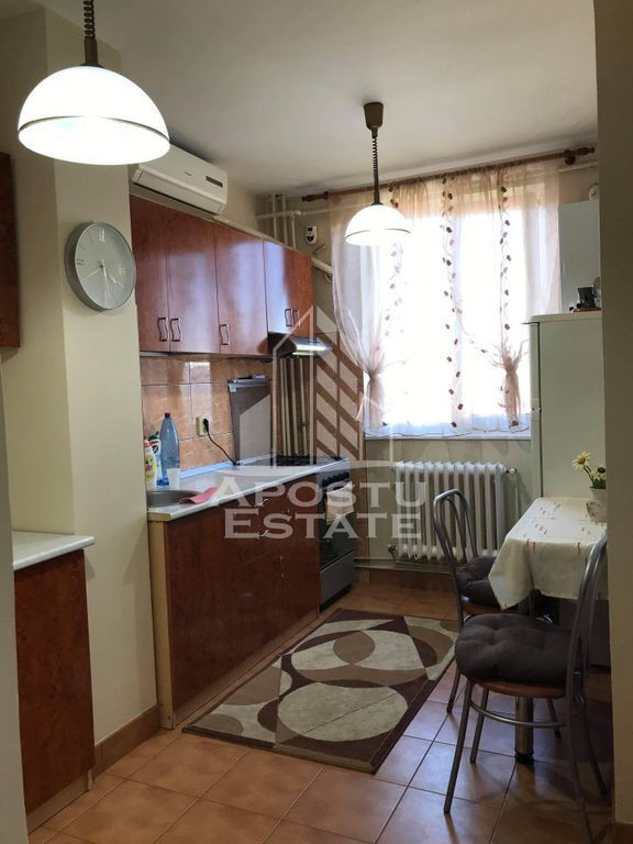 Apartament cu 2 camere, decomandat, etaj intermediar,Spit...