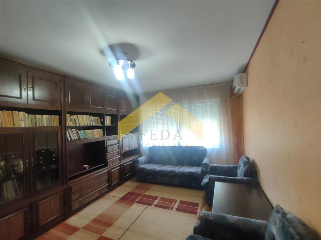 Apartament 3 camere de inchiriat Boul Rosu