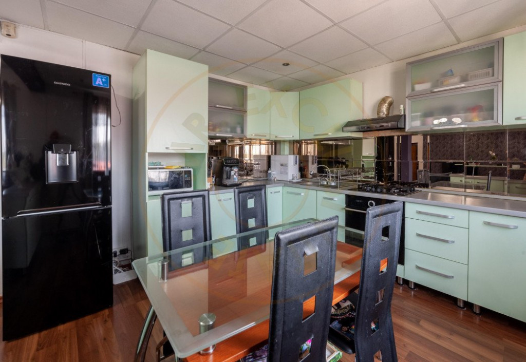 De vanzare-Apartament 3 camere 97.30 mp Pitesti zona Trivale