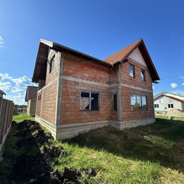 Casă cu 6 camere la rosu, intabulata in Zimandu Nou de v...