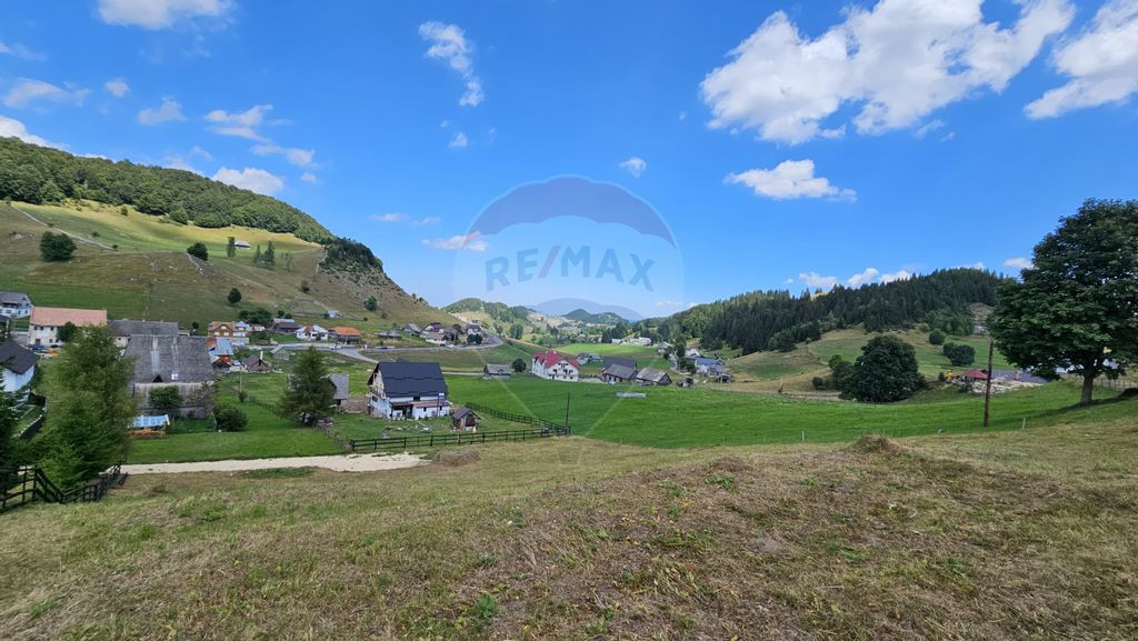 Teren la inaltime, 1034mp, Fundata- cea mai inalta locali...