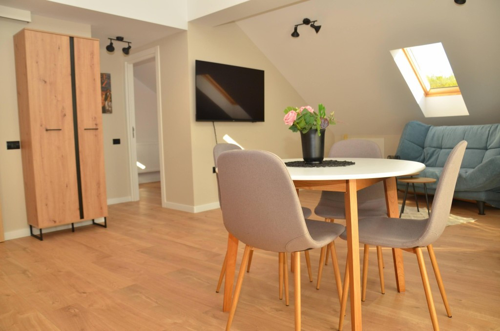 Apartament 3 camere, complet mobilat si utilat, pozitie supe