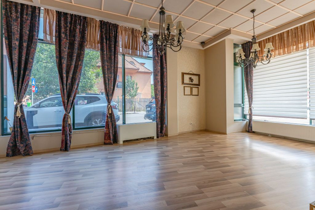 Spațiu Comercial/Birouri de Închiriat, Parter, 60 mp ??...