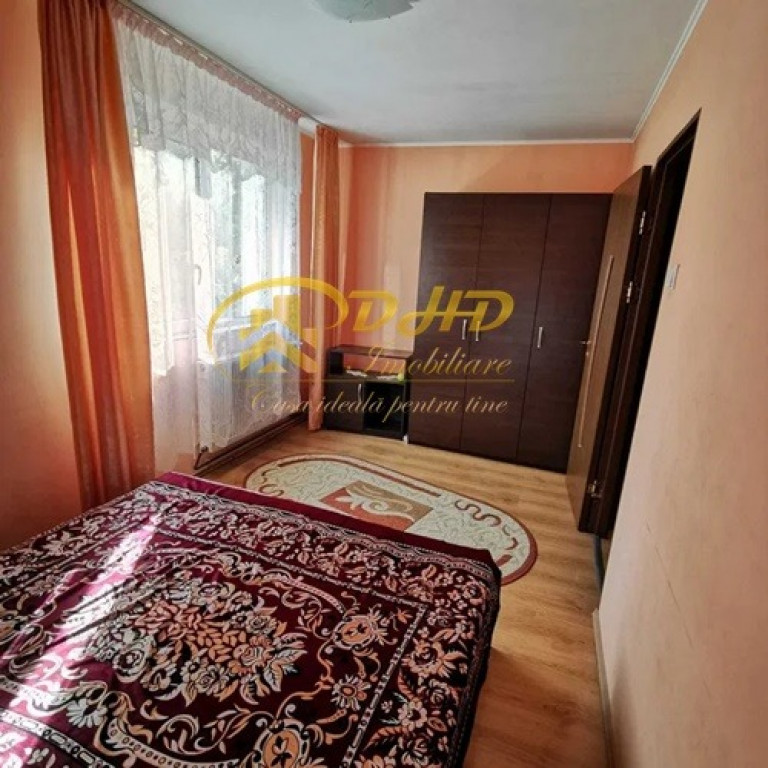 Apartament 3 camere semidecomandat Alexandru Cel Bun