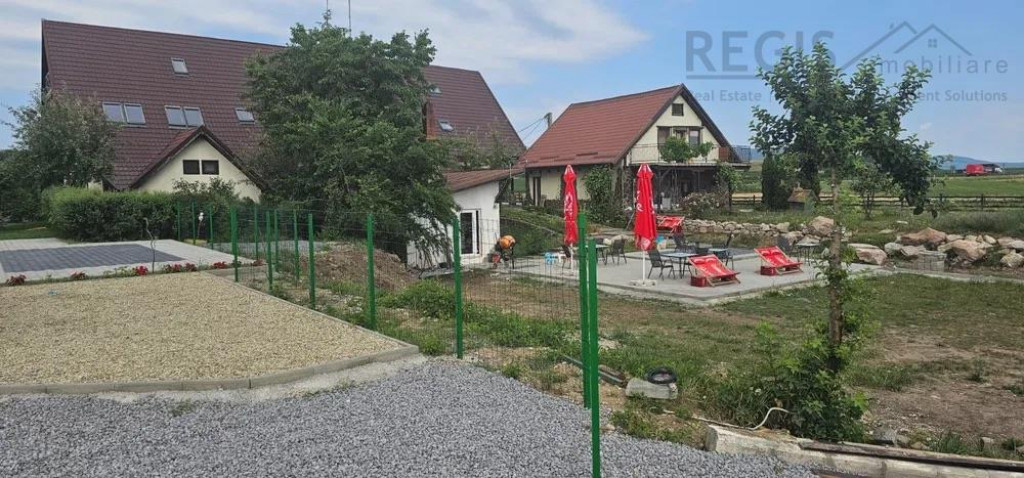 Pensiune cu Restaurant pe malul lacului