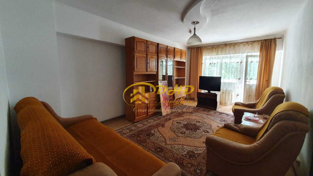 Apartament spatios, 2 camere, Decomandat, CUG