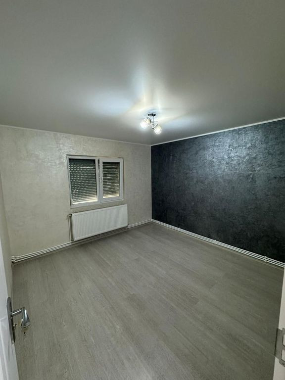 Apartament decomandat 2 camere de vanzare – Zona Baia C...