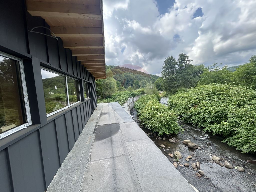 Cabană modernă tip A-frame de 312 m² de vânzare în z...