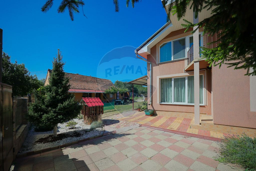 De vânzare casă cu 3 camere și teren 950 mp în Mihai ...