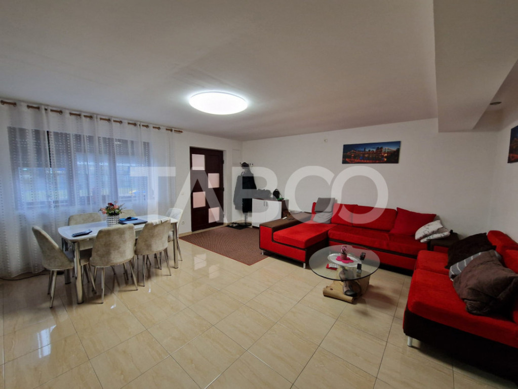 Duplex 6 camere mobilat si utilat 2 locuri de parcare curte