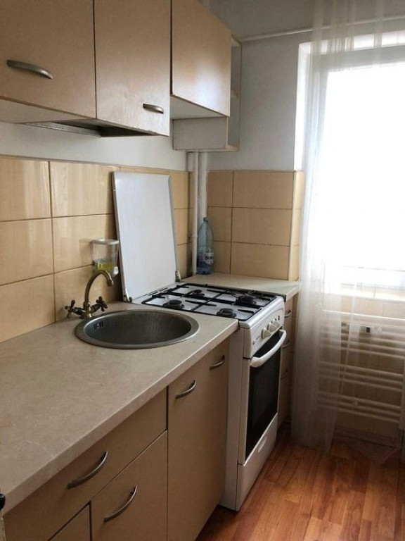 Apartament 3 camere semidecomandat Alexandru aproape de rond