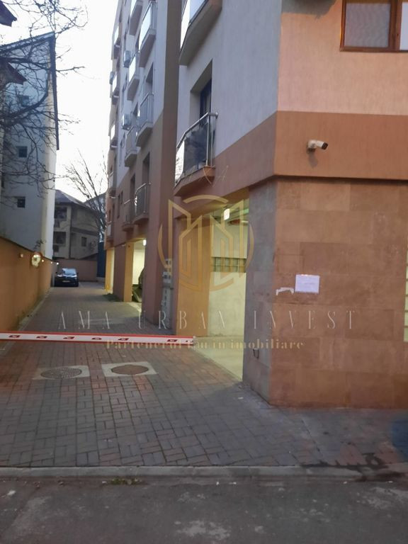 Aleea Fizicienilor 2 B vand loc parcare interior 7500 euro