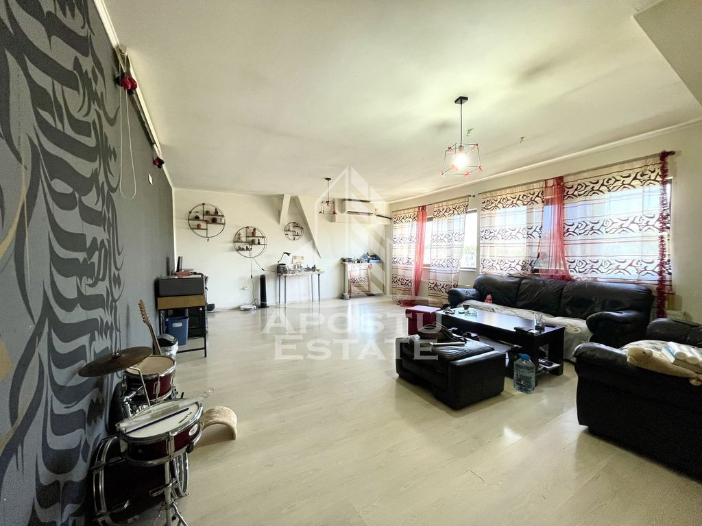 Apartament cu 4 camere decomandat, 106 mp, Calea Torontal...