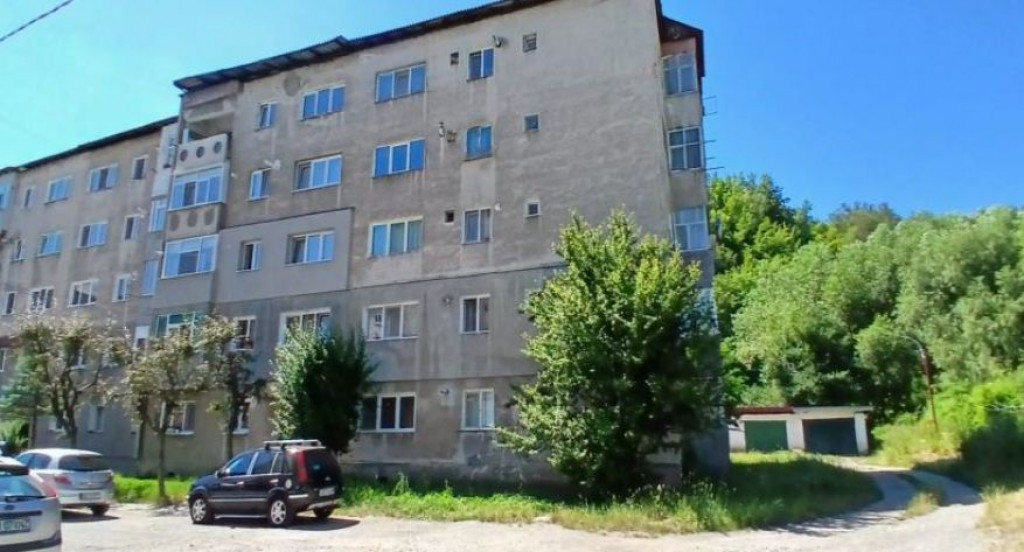 Cota de 3/16 din apartament 2 camere, Loc Lupeni, Jud Hun...