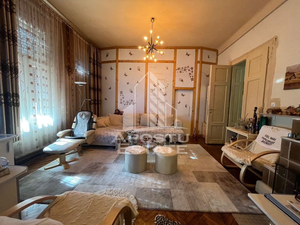 Casa individuala 7 camere, 3 bai, garaj, teren 1129 mp, z...