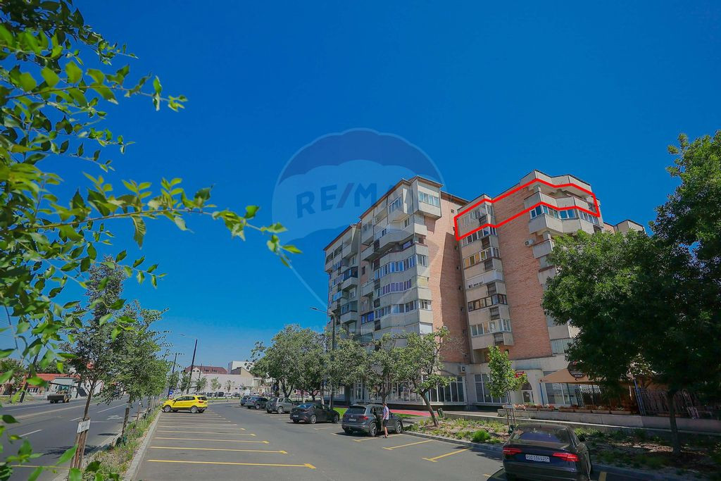 De vânzare apartament cu 3 camere în zona Decebal