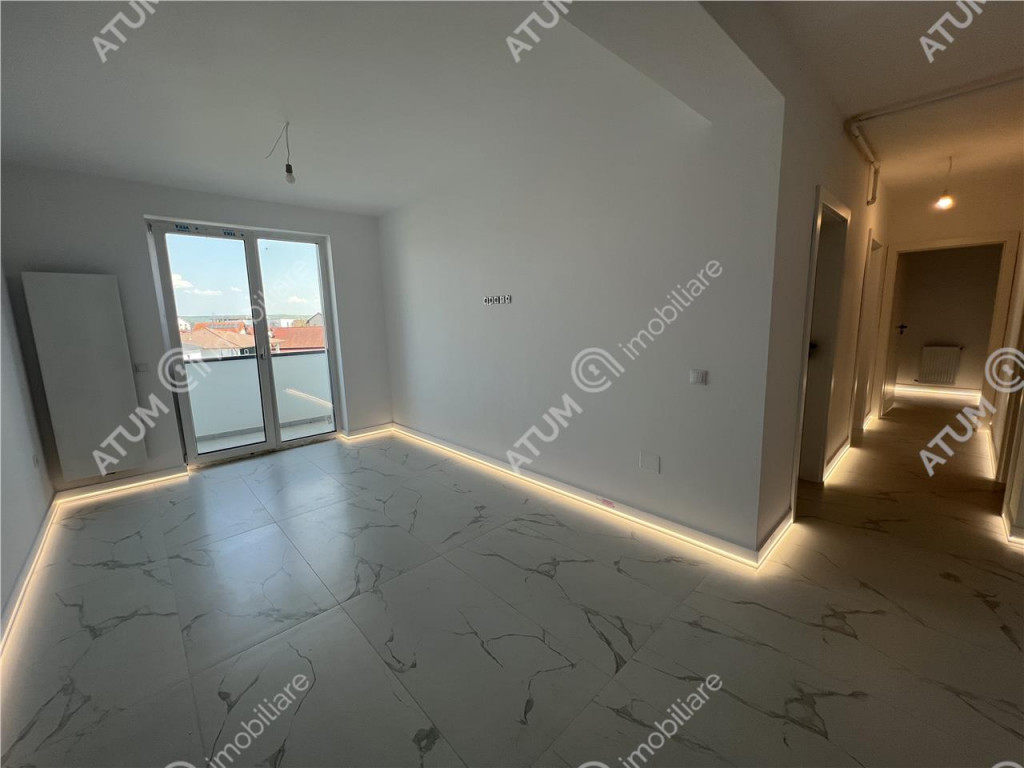 Apartament cu 3 camere 2 bai la etajul 2 zona Shopping City