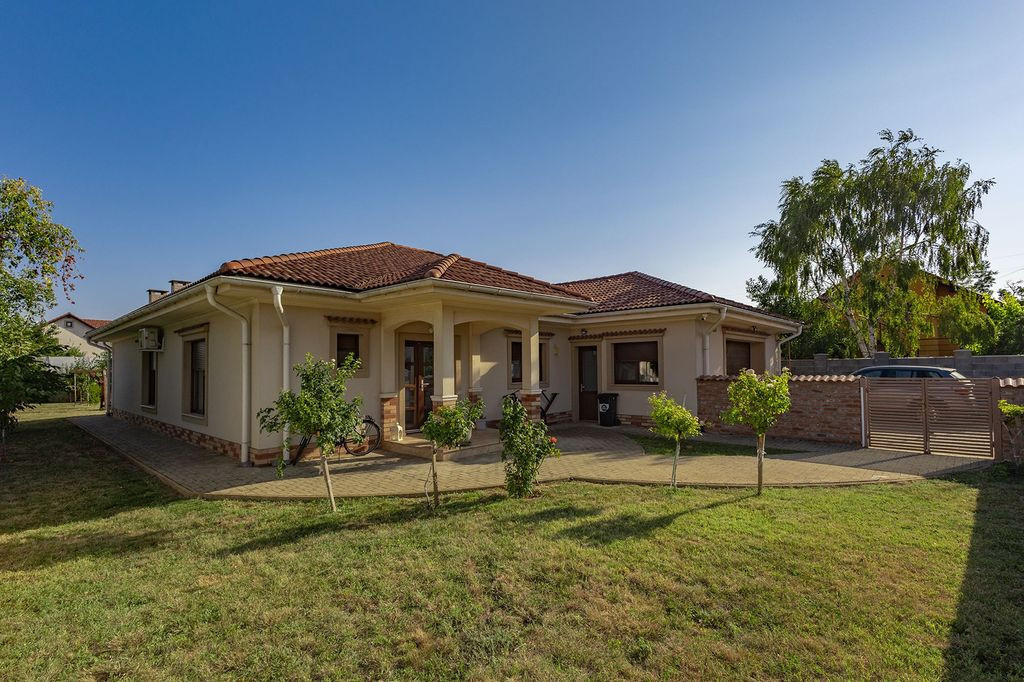 De Vanzare | Vila Lux | Teren 1000 mp | 226mp utili | 3 B...