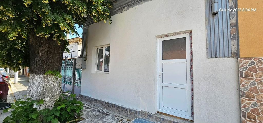 Vând apartament cu o camera, la casa + baie proprie - zo...