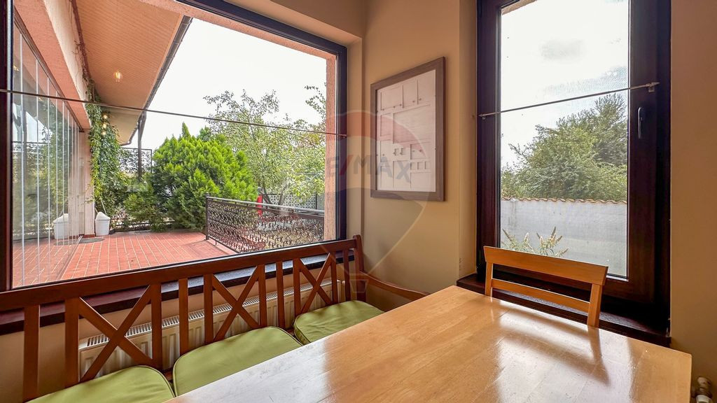 Vila cu doua unitati locative de inchiriat în zona de No...