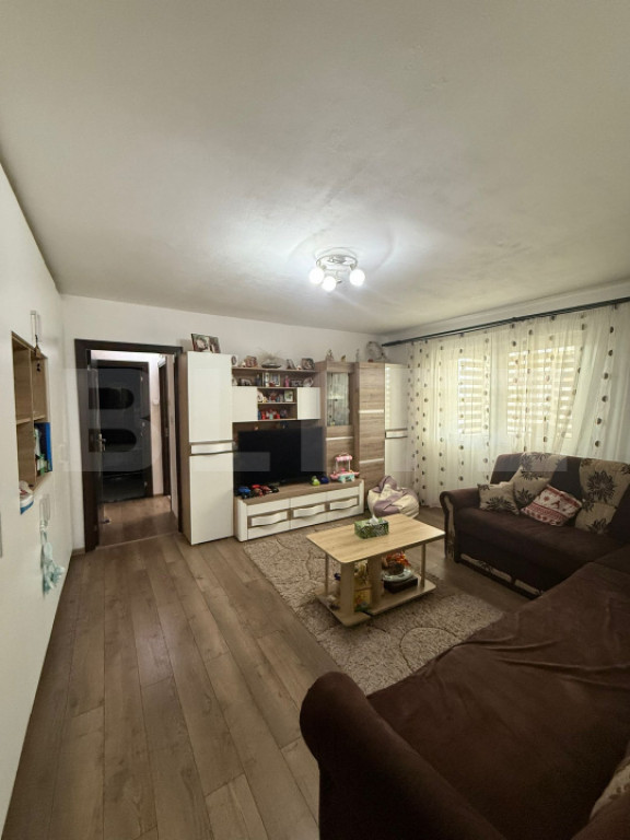 Apartament cu 3 camere, 65 mp, etaj 3, zona 9 Mai