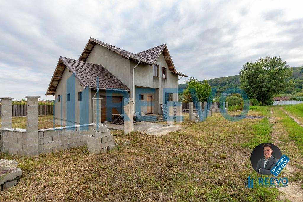 Vilă spațioasă cu vedere la pădure, la doar 15 minute...