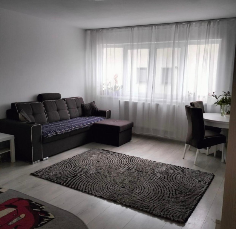 Apartament 2 camere, decomandat - zona Ghimbav