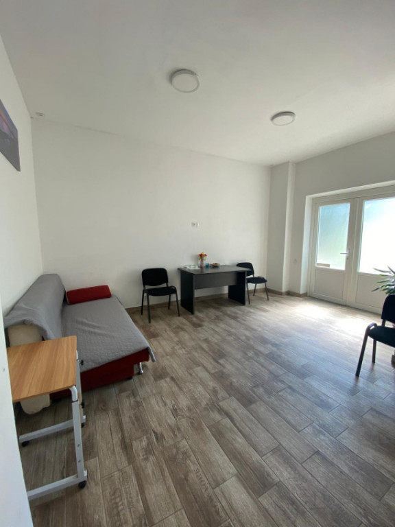 Spațiu comercial, de vanzare, cu 2 camere decomandate, 37 m