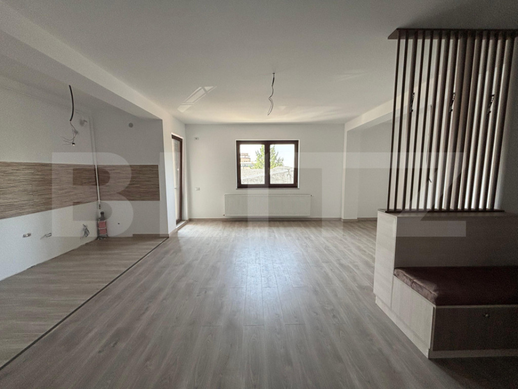 Apartament decomandat, 3 camere, 92 mp, zona Trattoria
