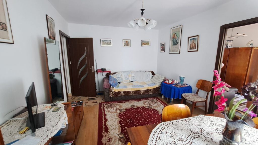 Doua camere etajul 1, Km 4-5